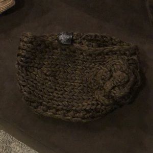 Knitted headband with flower